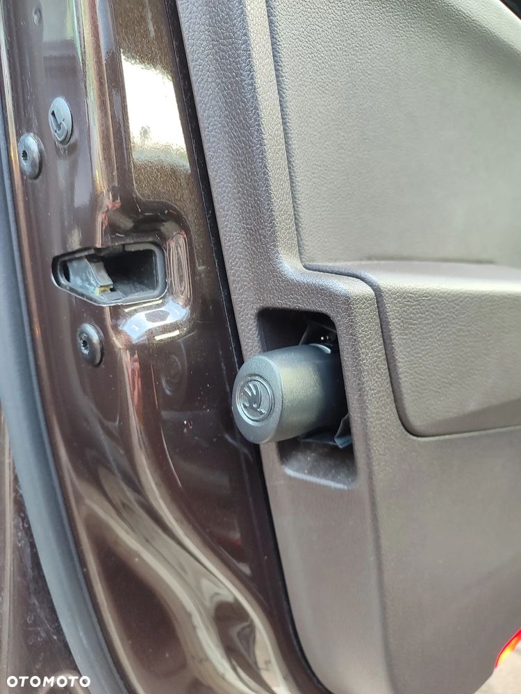 Skoda Superb 2.0 TDI L&K DSG - 22