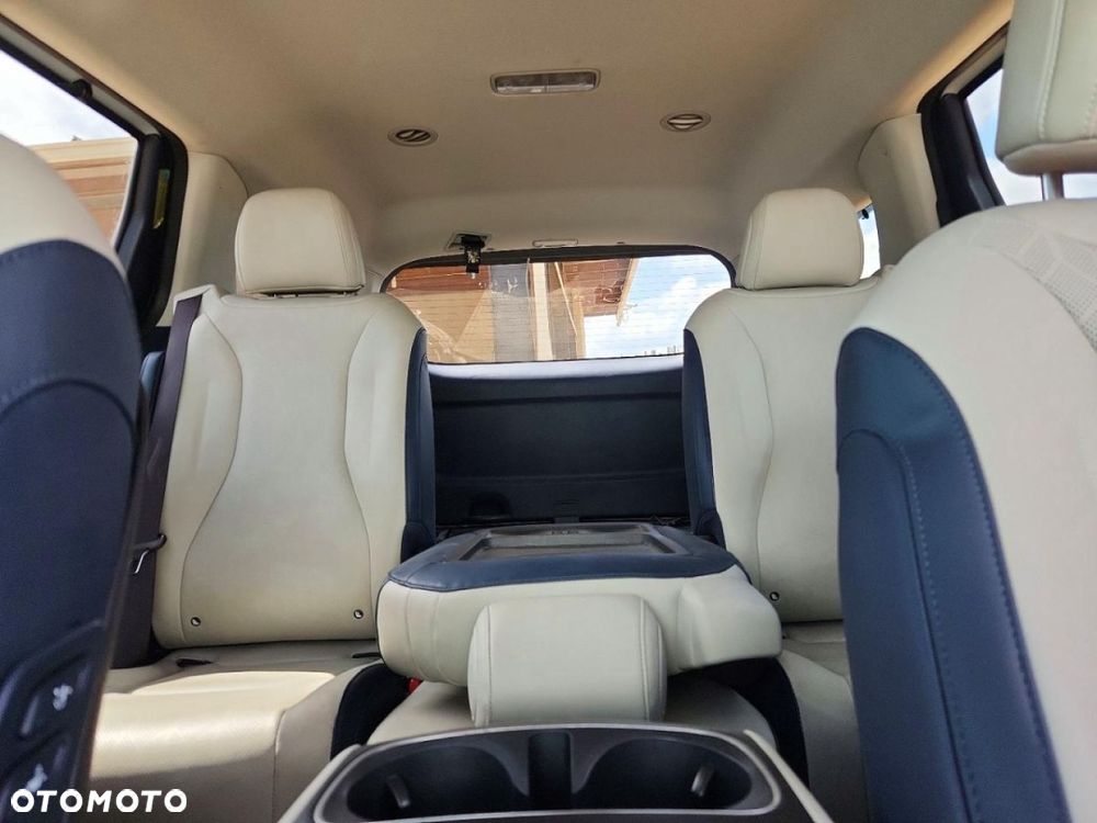 Kia Carnival - 9