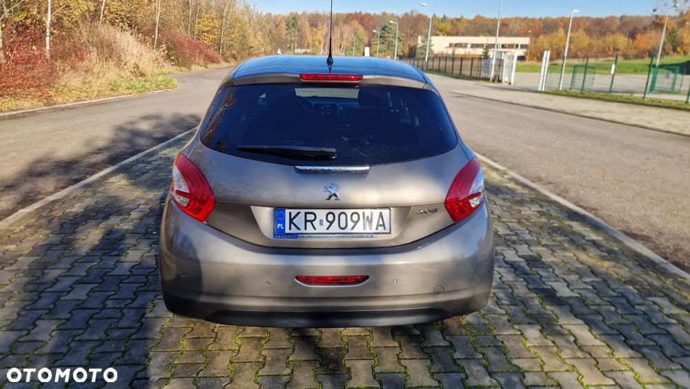 Peugeot 208 1.2 PureTech Allure - 8