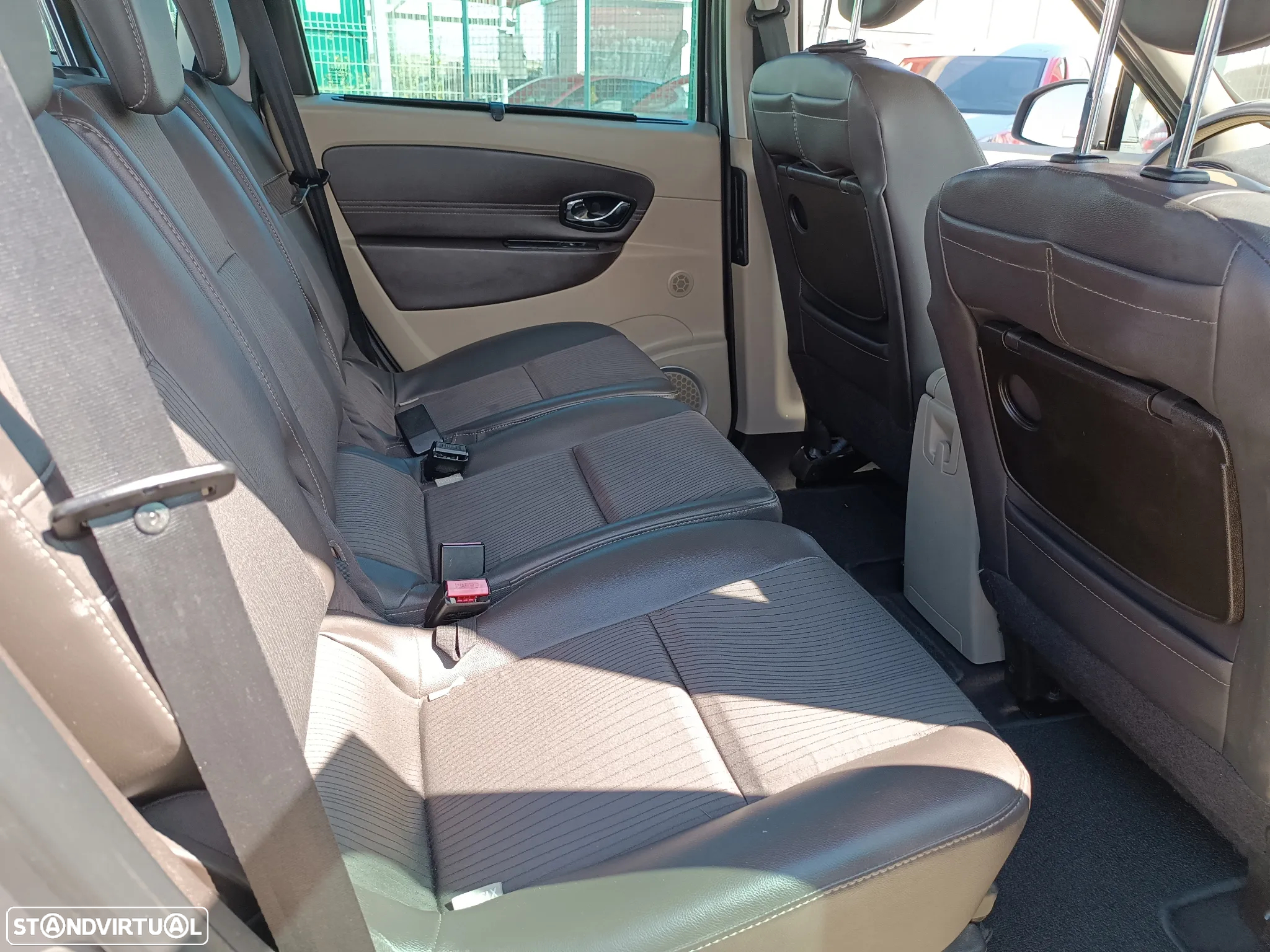 Renault Grand Scénic 1.5 dCi Luxe 7L - 23