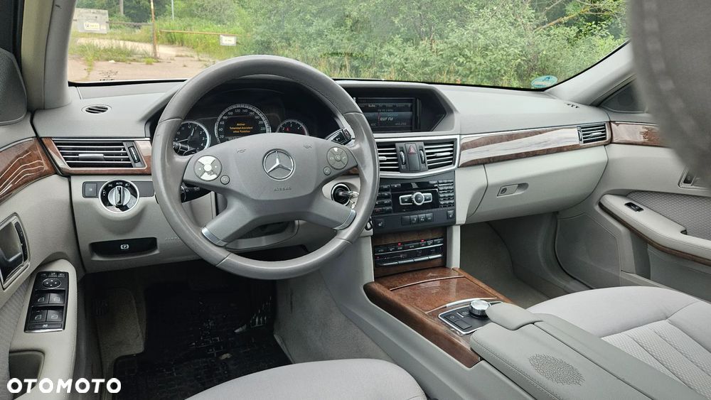 Mercedes-Benz Klasa E 300 CDI DPF BlueEFFICIENCY 7G-TRONIC Elegance - 20