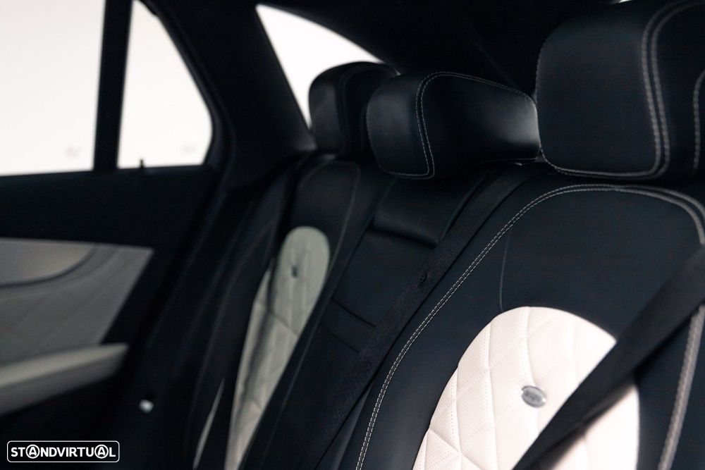 Mercedes-Benz GLC 350 e 4Matic 7G-TRONIC AMG Line - 22