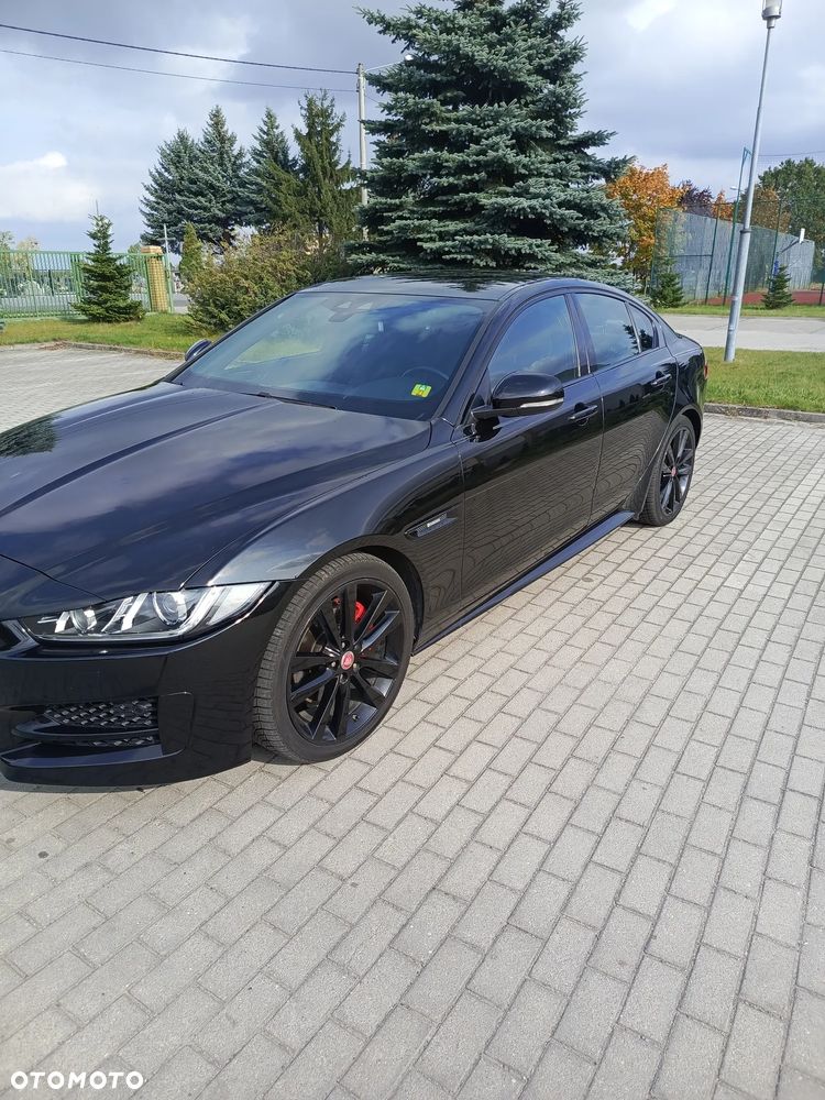 Jaguar XE 2.0 D AWD R-Sport - 10