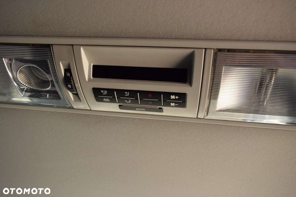 Volkswagen Caravelle - 20