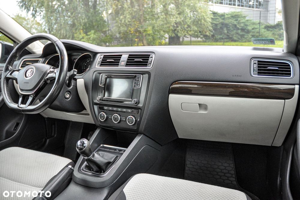 Volkswagen Jetta - 11