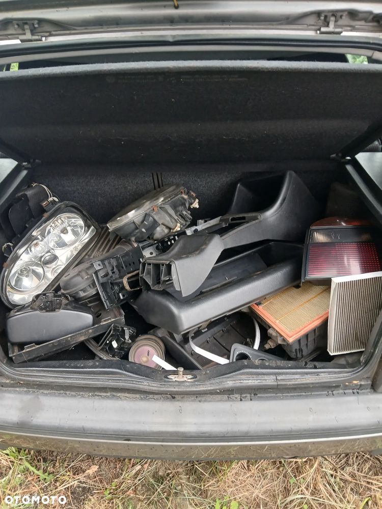 Volkswagen Golf 1.8 CL - 9