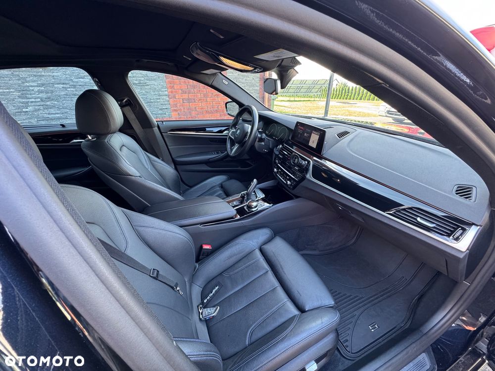 BMW Seria 5 530i xDrive M Sport Edition - 24