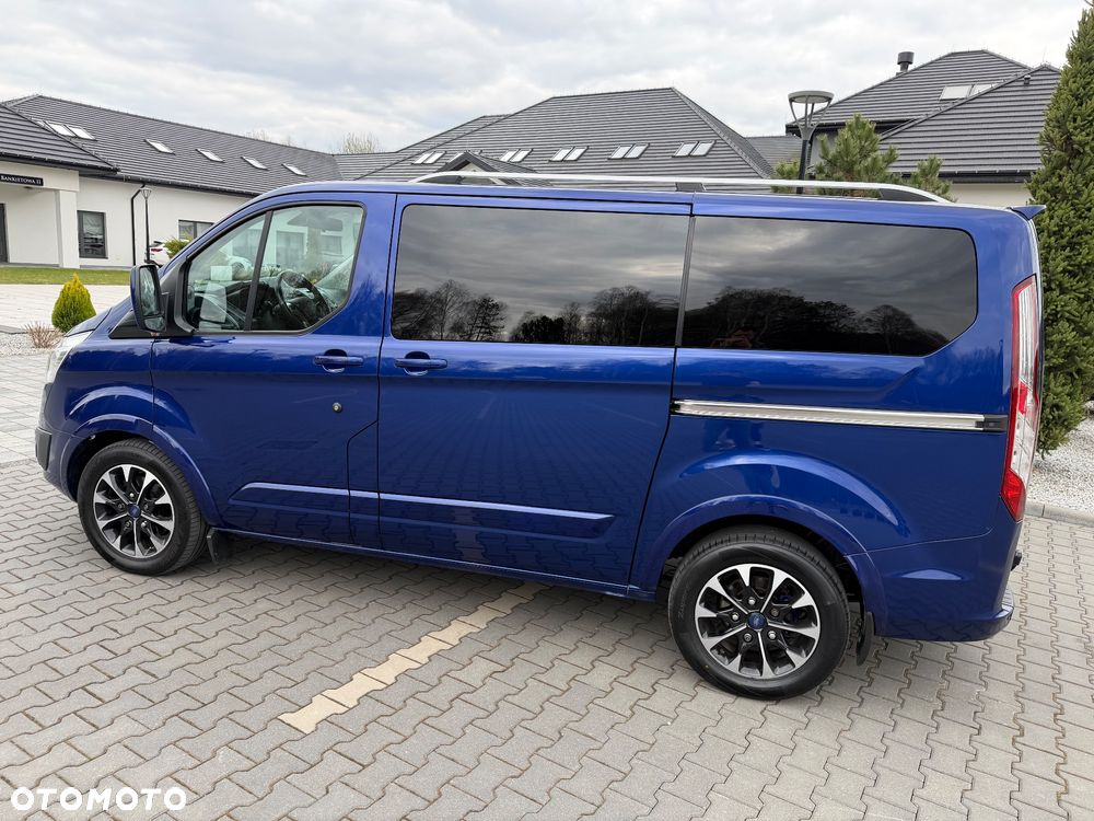 Ford Tourneo Custom - 11