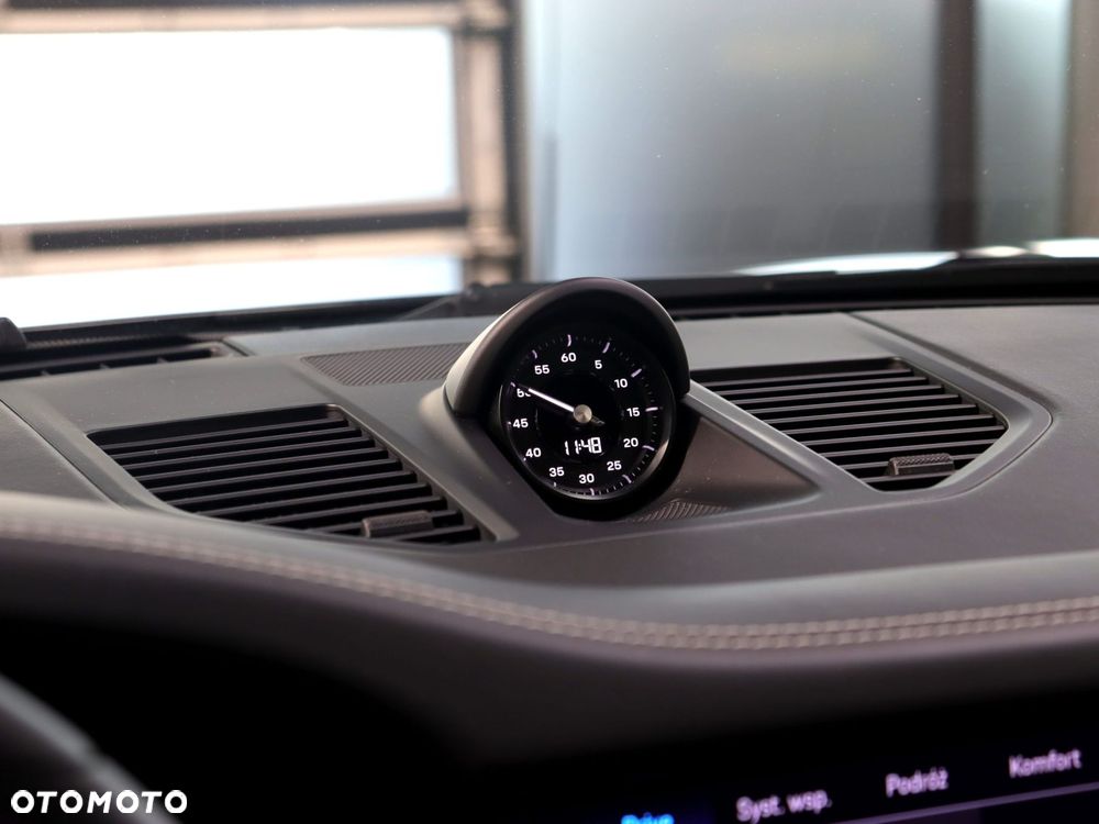 Porsche 911 Carrera - 23