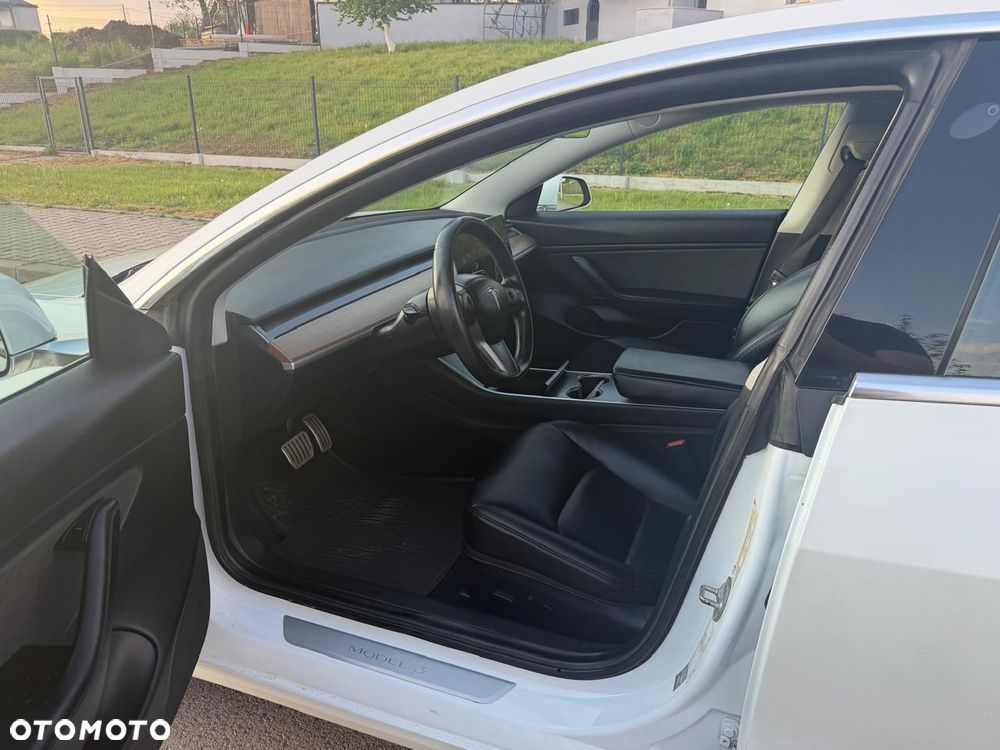 Tesla Model 3 - 10