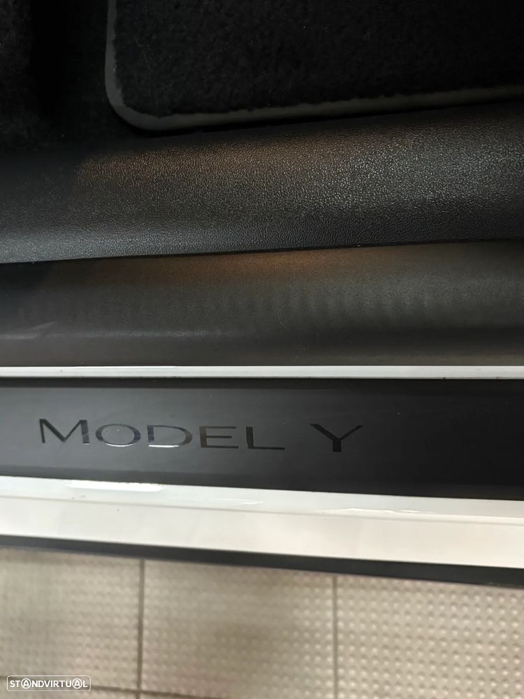 Tesla Model Y RWD - 8