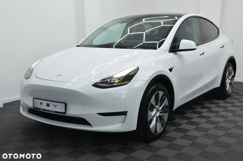 Tesla Model Y Long Range AWD - 4