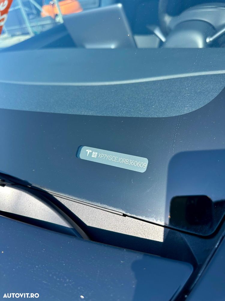 Tesla Model Y - 16