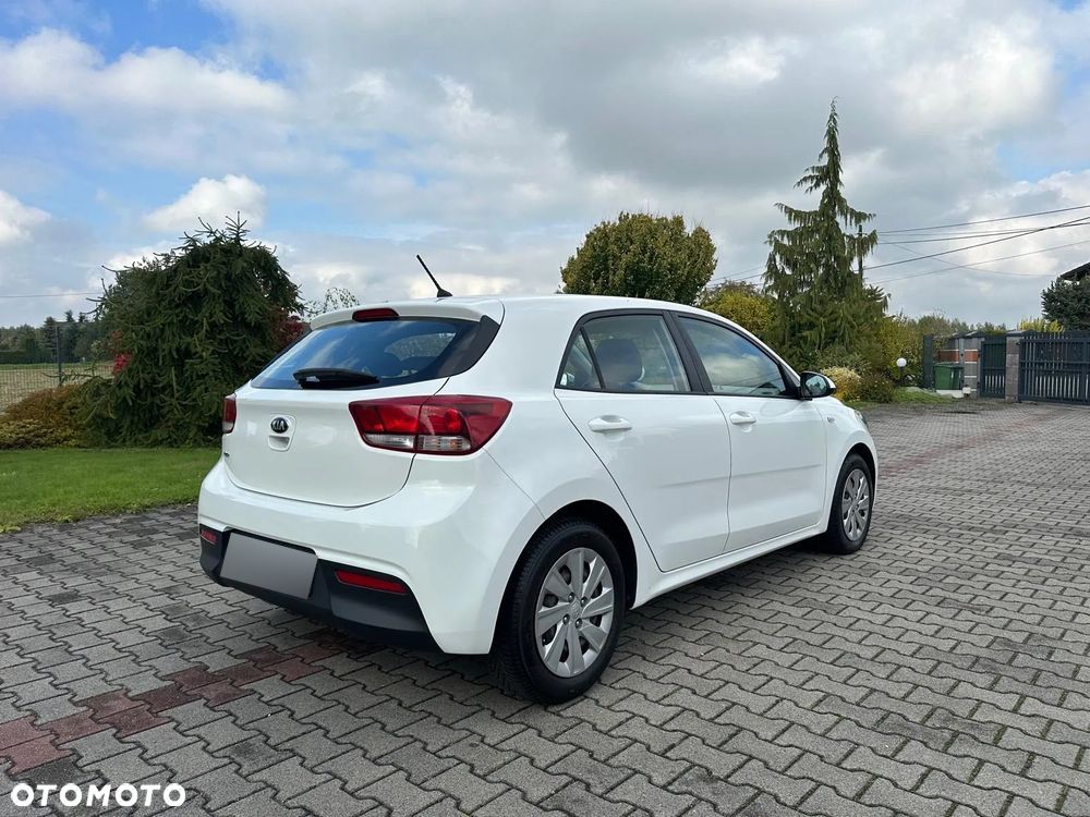 Kia Rio - 12