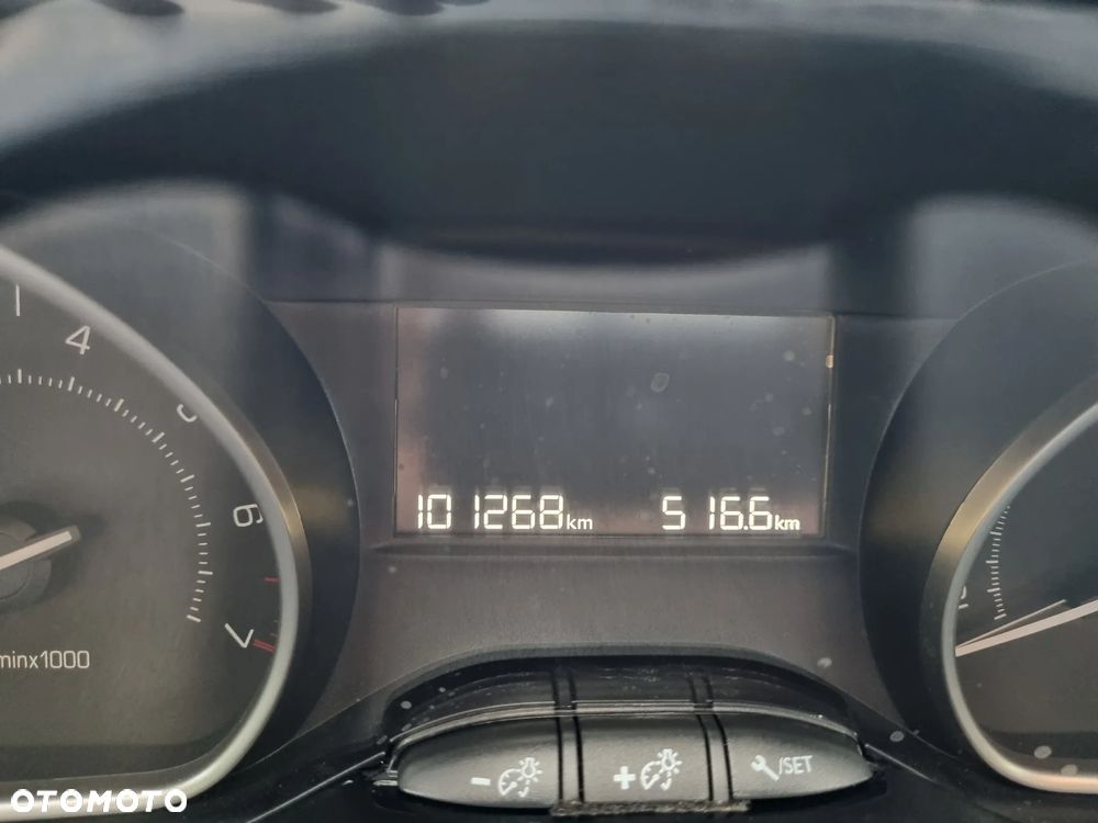 Peugeot 2008 1.2 Pure Tech Active EU6 - 27