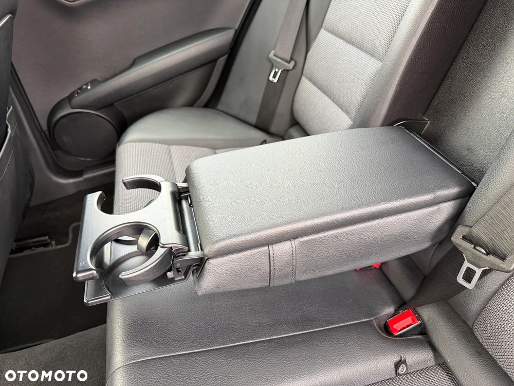 Mercedes-Benz Klasa C 220 CDI DPF BlueEFFICIENCY SPORT EDITION - 39