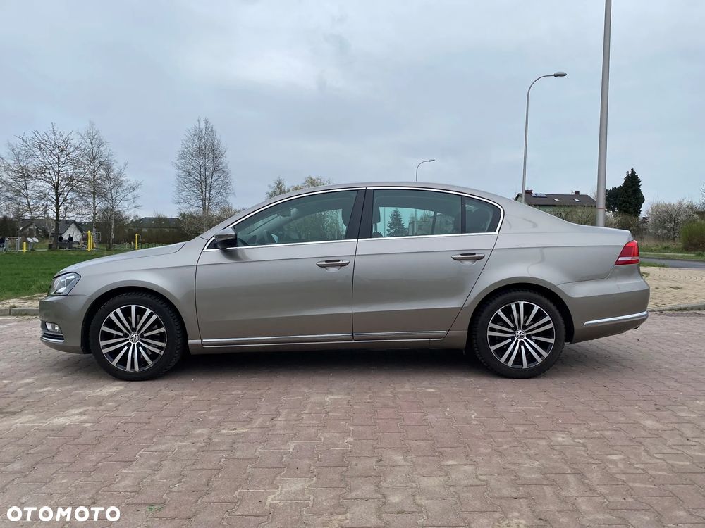 Volkswagen Passat - 1