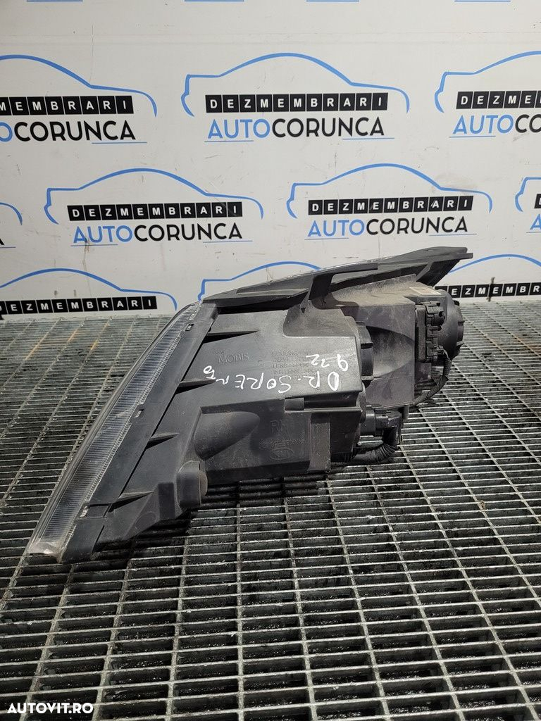 Far Dreapta Kia Sorento II 2009 - 2015 SUV 4 Usi (912) Cu lupă 921022PO - 4