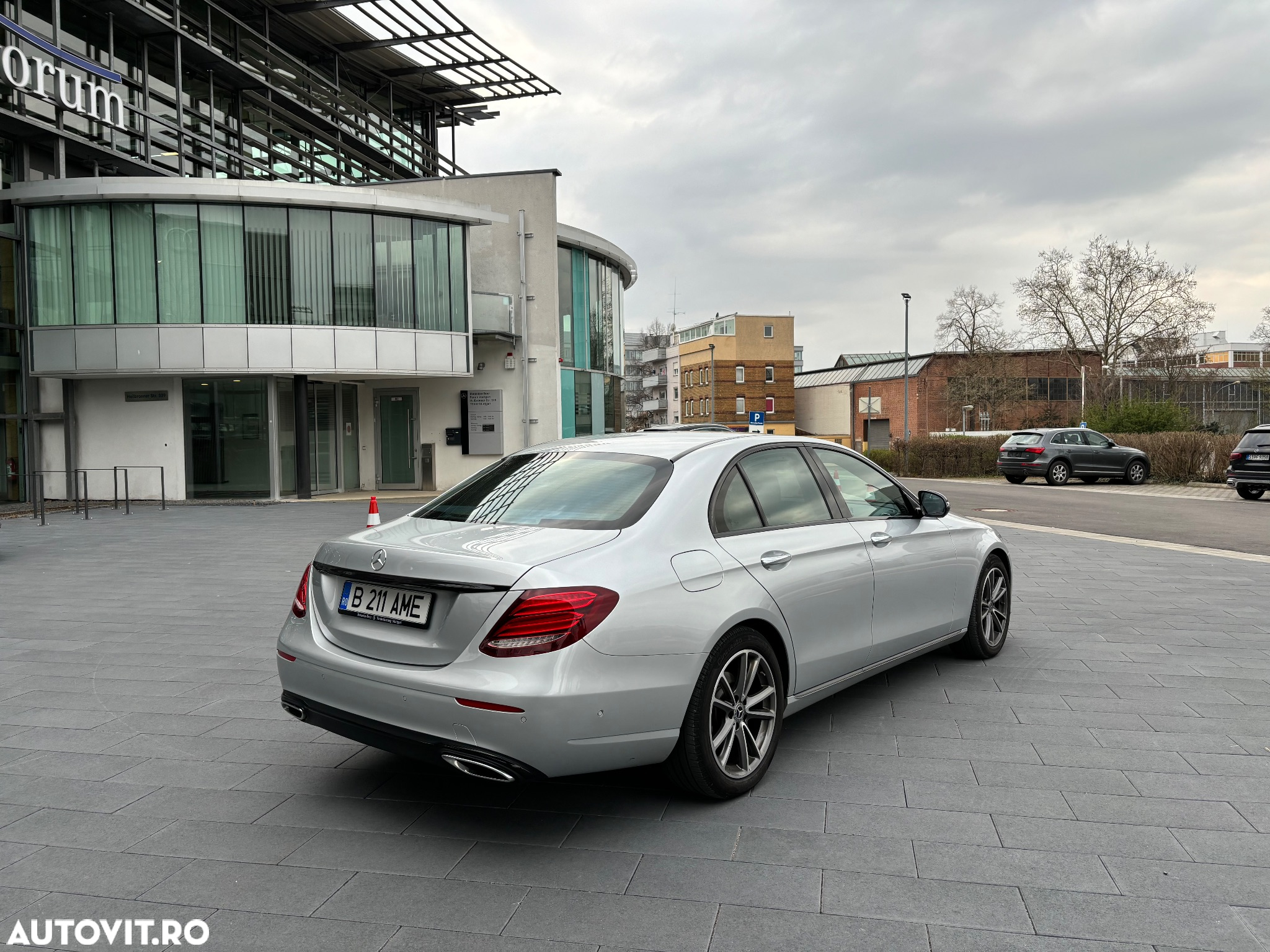 Mercedes-Benz E 220 d 9G-TRONIC Avantgarde - 4