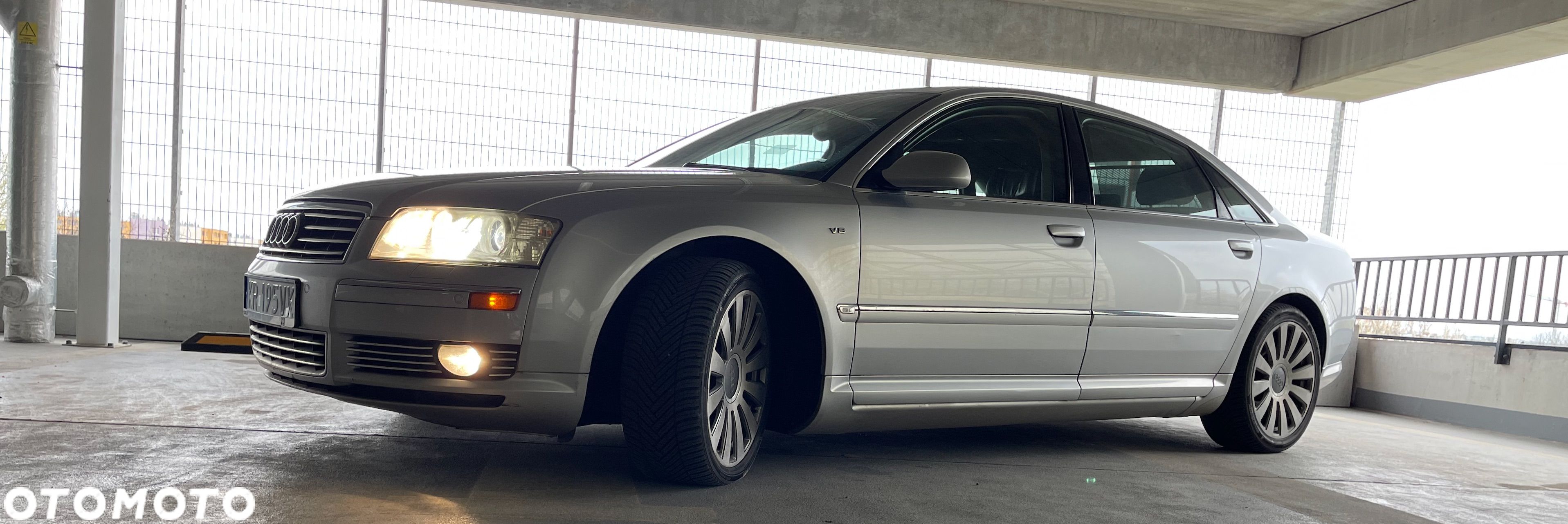 Audi A8 4.2 L Quattro - 1