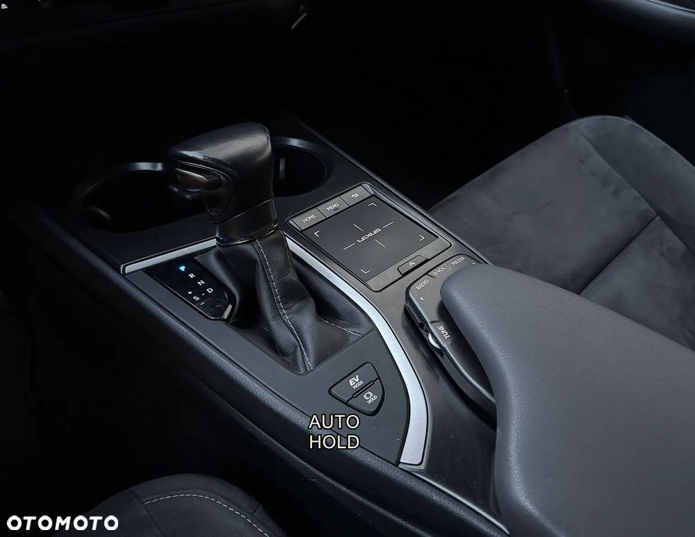 Lexus UX - 18