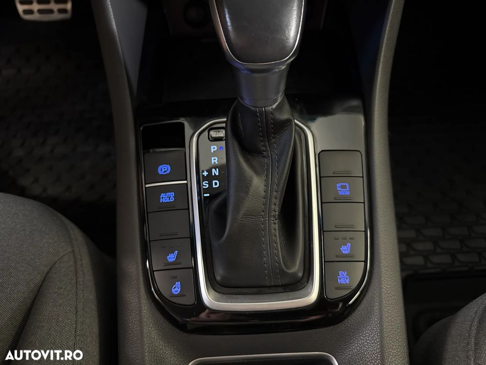 Hyundai IONIQ - 18