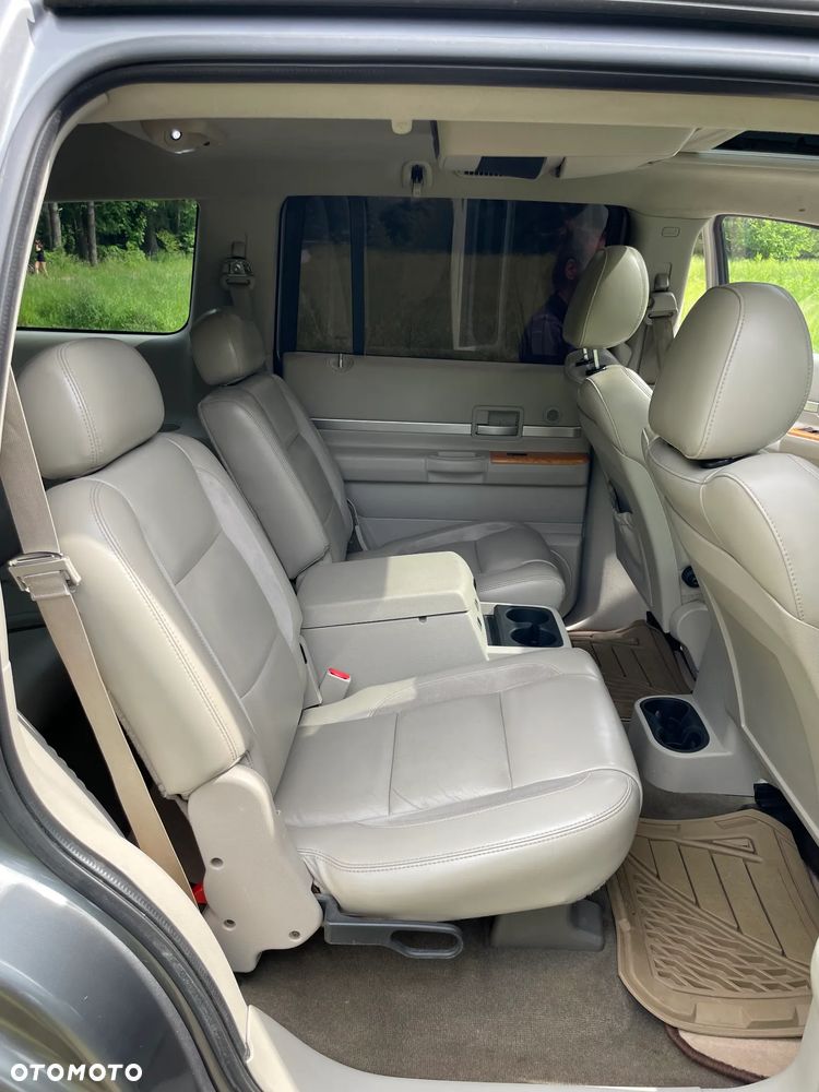 Chrysler Aspen - 16
