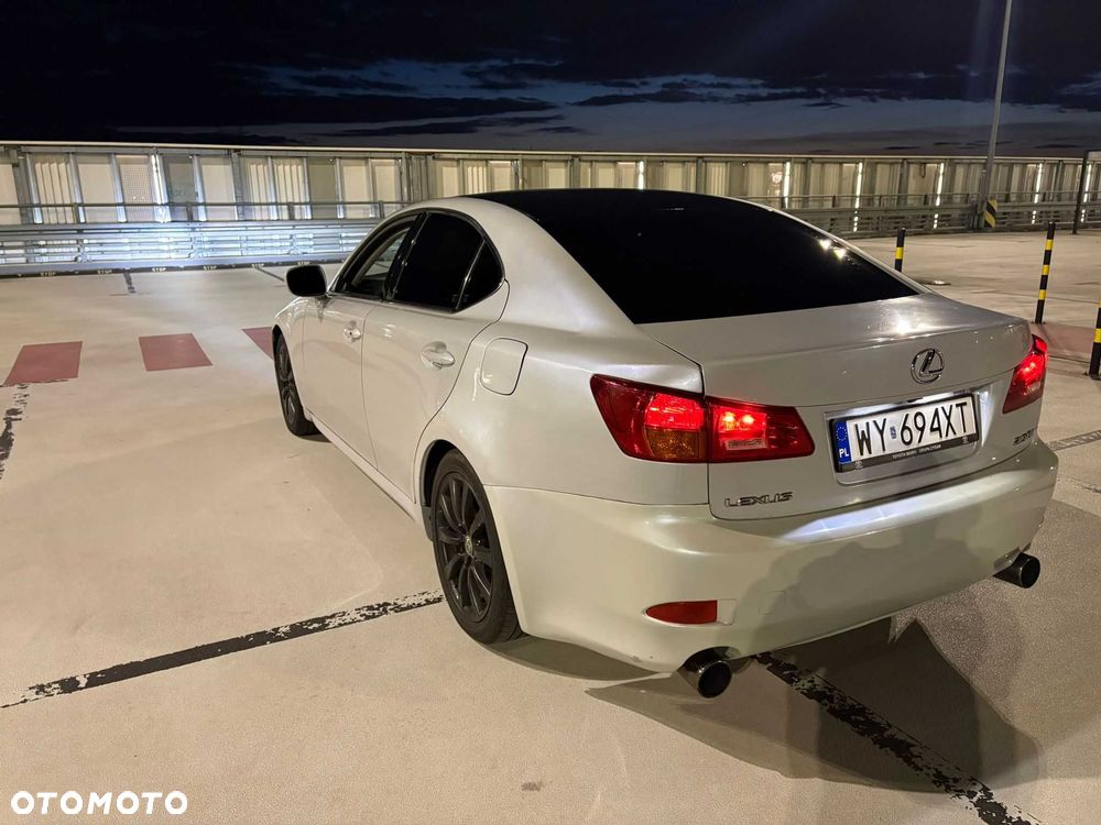 Lexus IS - 4