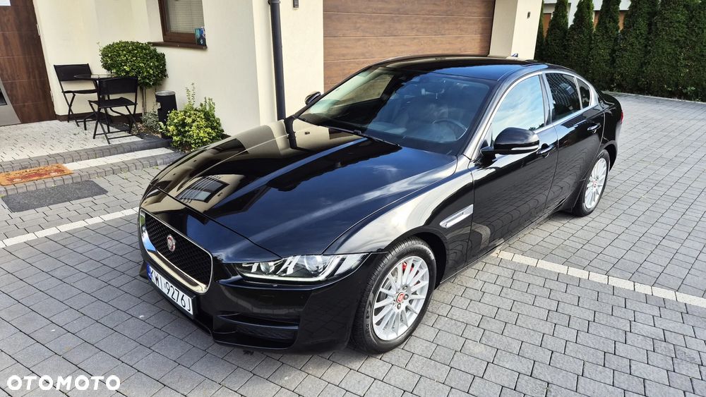 Jaguar XE 2.0 D Portfolio - 35