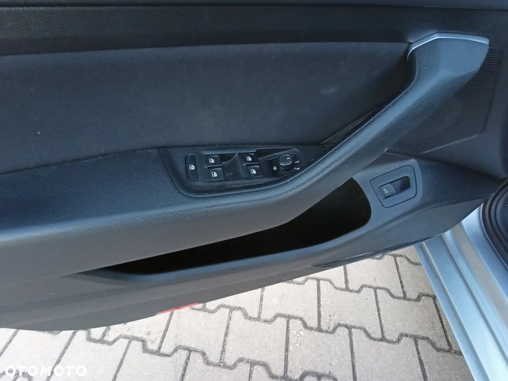 Volkswagen Passat Variant 2.0 TDI BMT Highline - 26