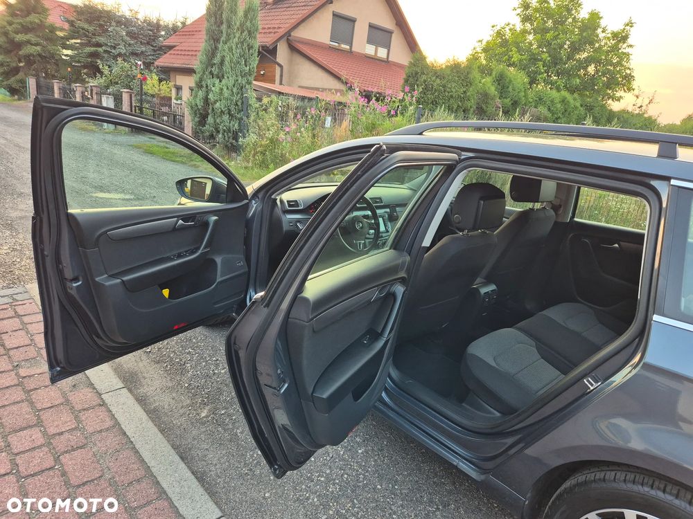 Volkswagen Passat 1.6 TDI Comfortline - 13