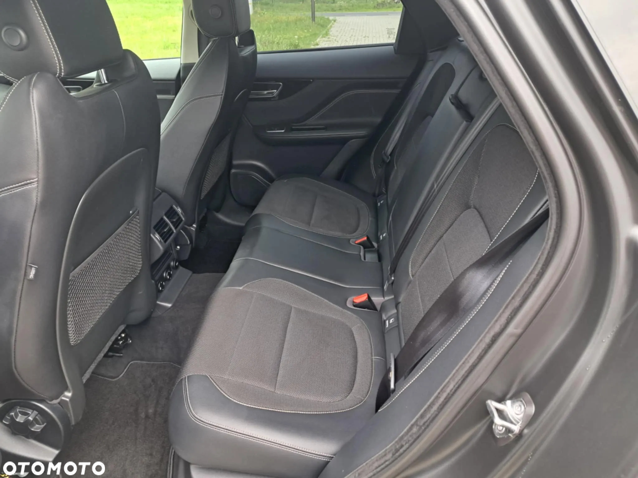 Jaguar F-Pace 20d AWD R-Sport - 11