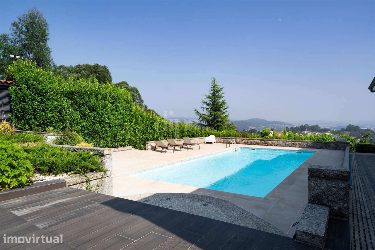 Fantástica Moradia T4 com piscina, jardim e vistas desafogadas voltada - Grande imagem: 5/35