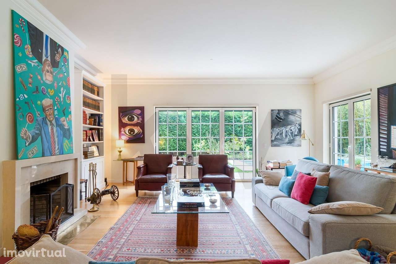 Moradia com jardim e piscina em condominio exclusivo no Estoril - Grande imagem: 2/29