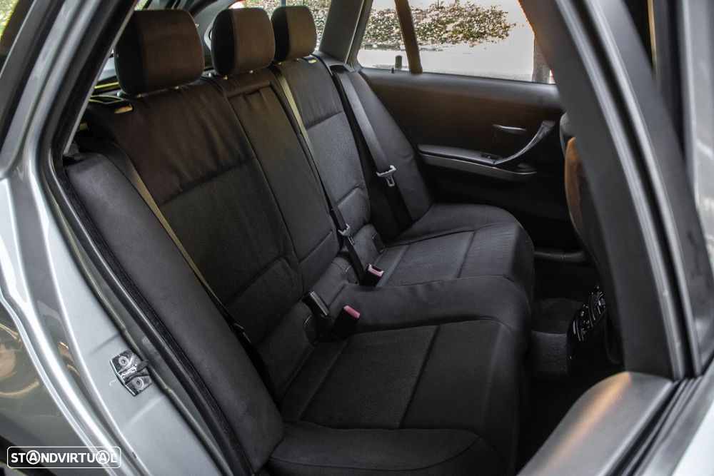 BMW 318 d LifeStyle - 19