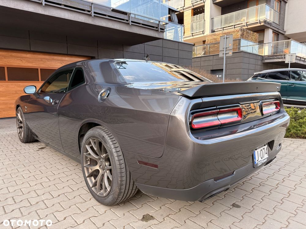 Dodge Challenger - 24