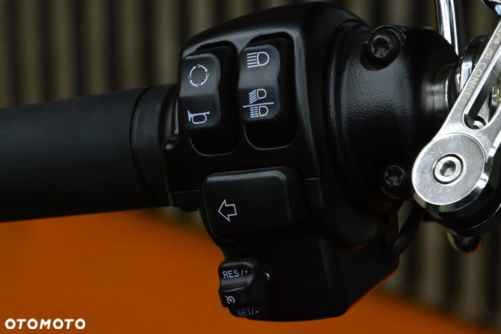 Harley-Davidson Softail Breakout - 12