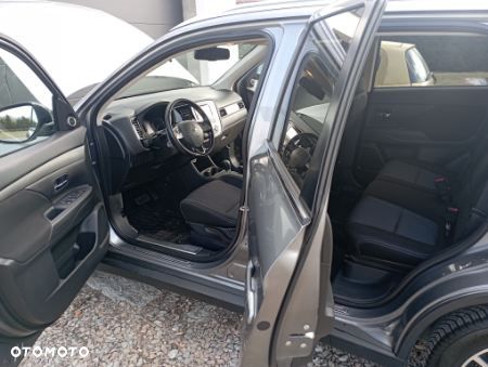 Mitsubishi Outlander 2.2 DID Instyle Navi 4WD - 3