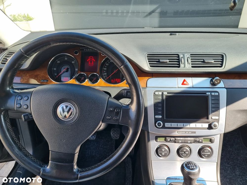Volkswagen Passat 2.0 TDI DPF Highline - 9