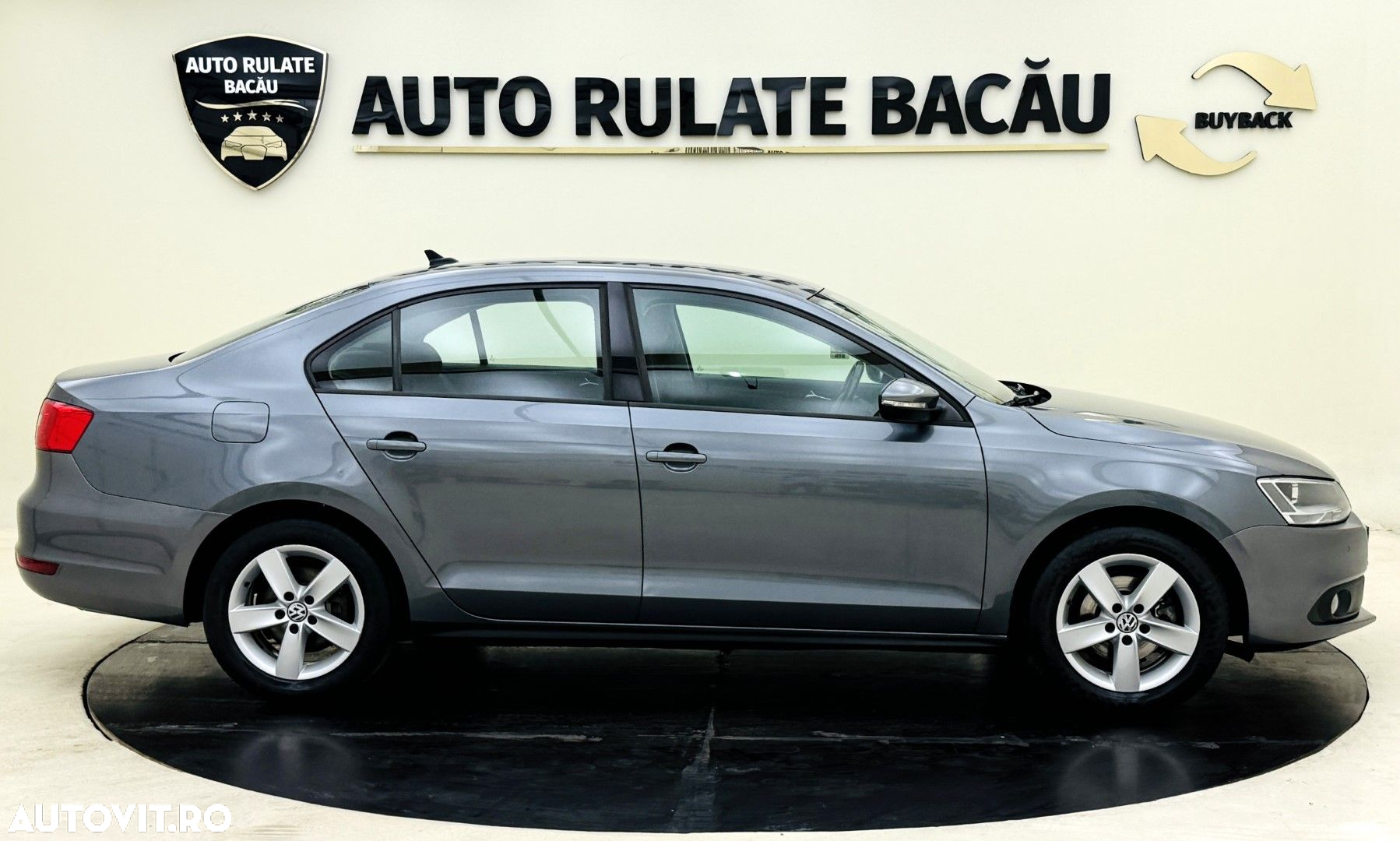 Volkswagen Jetta - 4
