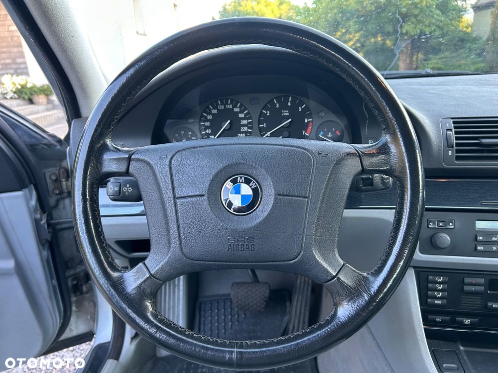 BMW Seria 5 - 16