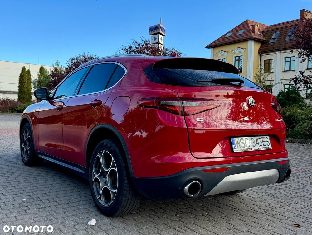 Alfa Romeo Stelvio 2.0 Turbo 16V AT8-Q4 Ti - 8