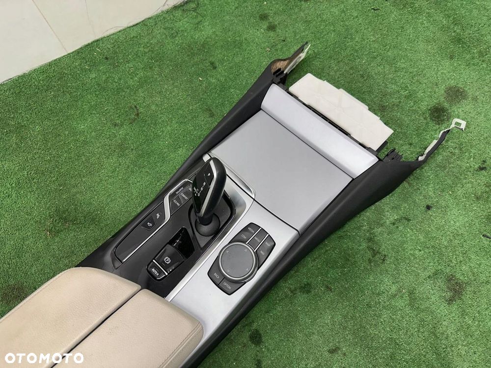 BMW 5 G30 ŚRODEK TAPICERKA FOTELE TUNEL KANAPA BOCZKI SKÓRA HARMAN KARDON - 10