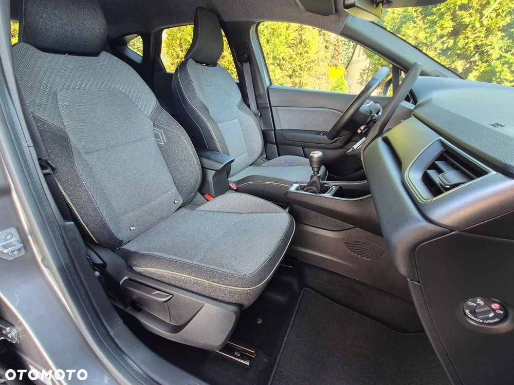 Renault Captur TCe Mild Hybrid 140 GPF TECHNO FAST TRACK - 32