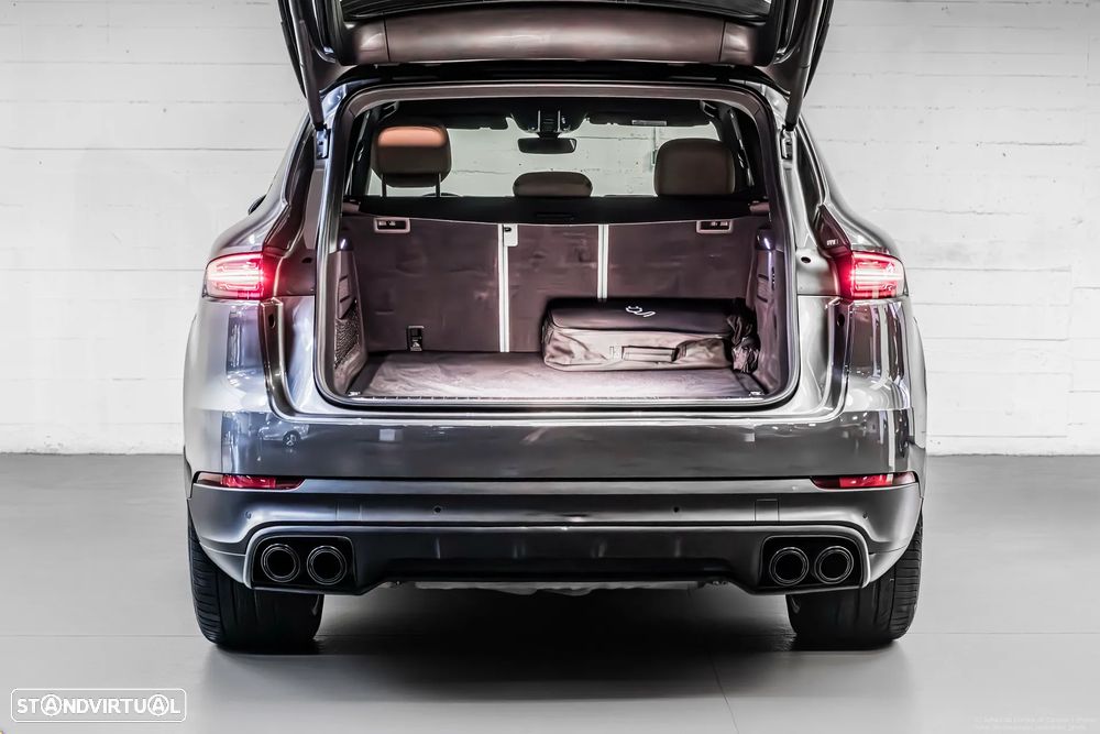 Porsche Cayenne E-Hybrid - 9