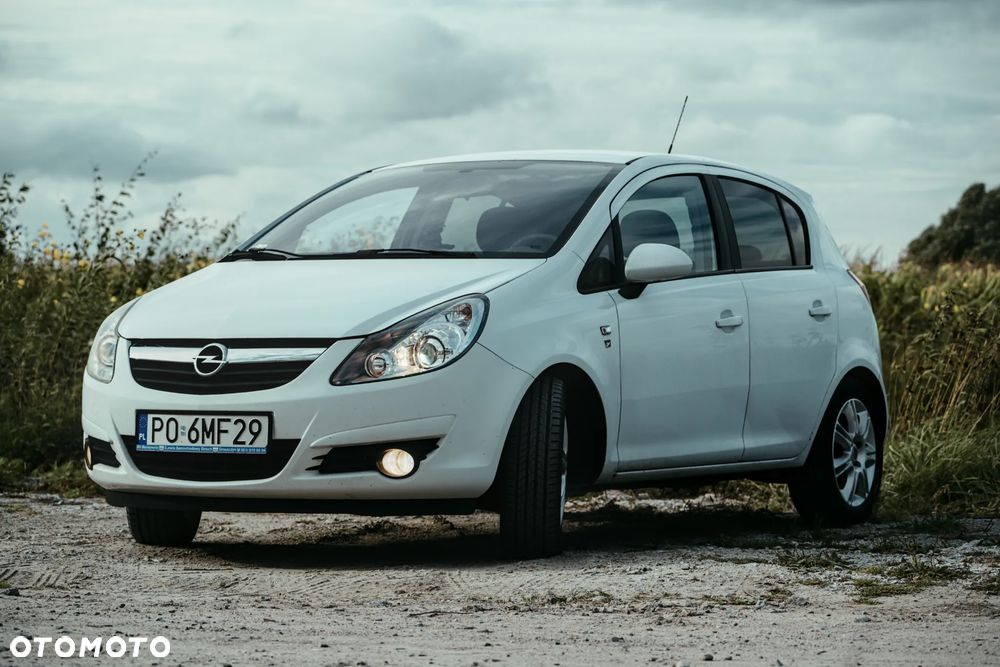 Opel Corsa 2010 photo 2