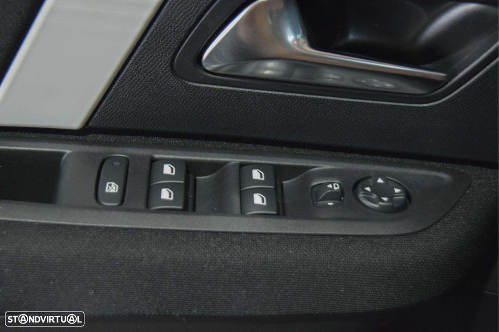 Citroën C4 1.2 Hybrid Plus e-DSC6 - 28