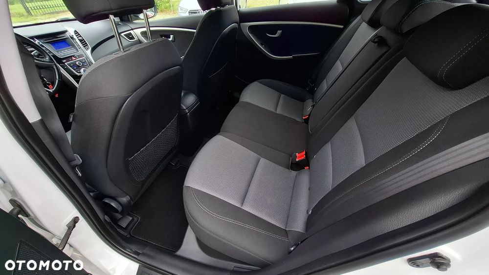 Hyundai i30 blue 1.4 YES Silver - 26
