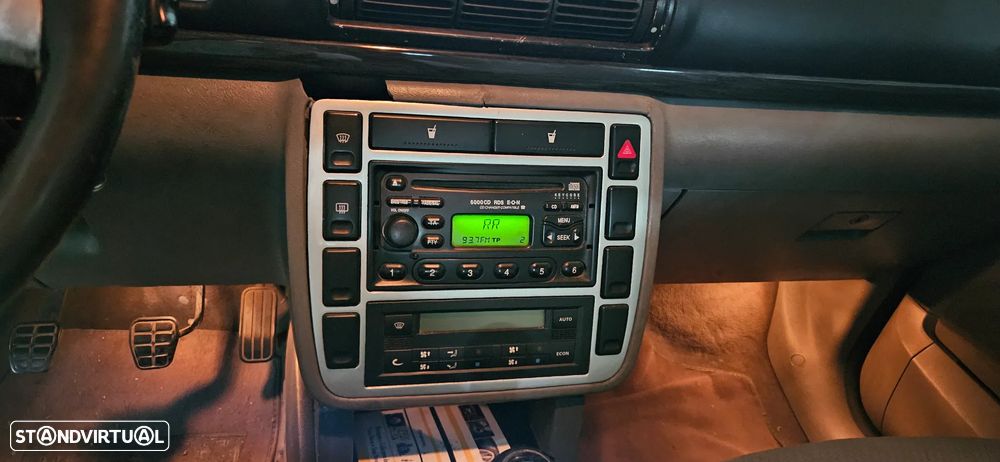 Ford Galaxy 1.9 TDi Ghia - 25