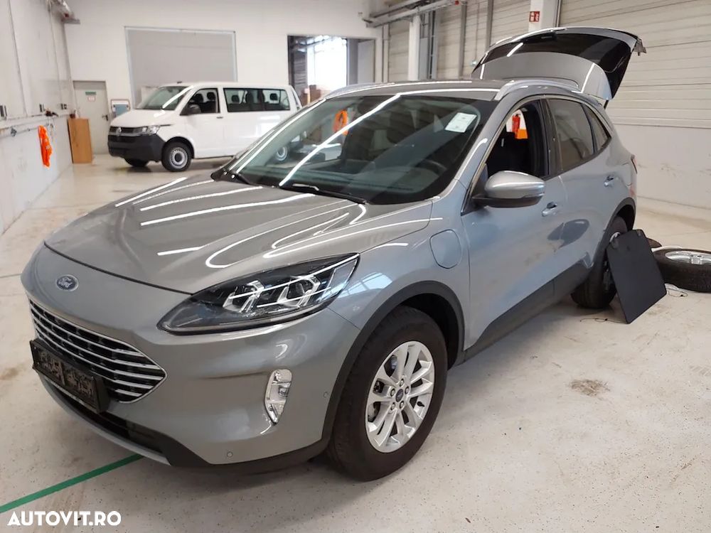 Ford Kuga - 1